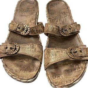 Stuart Weitzman Women's Slide Sandals Brown Size 8.5 Elegant Design